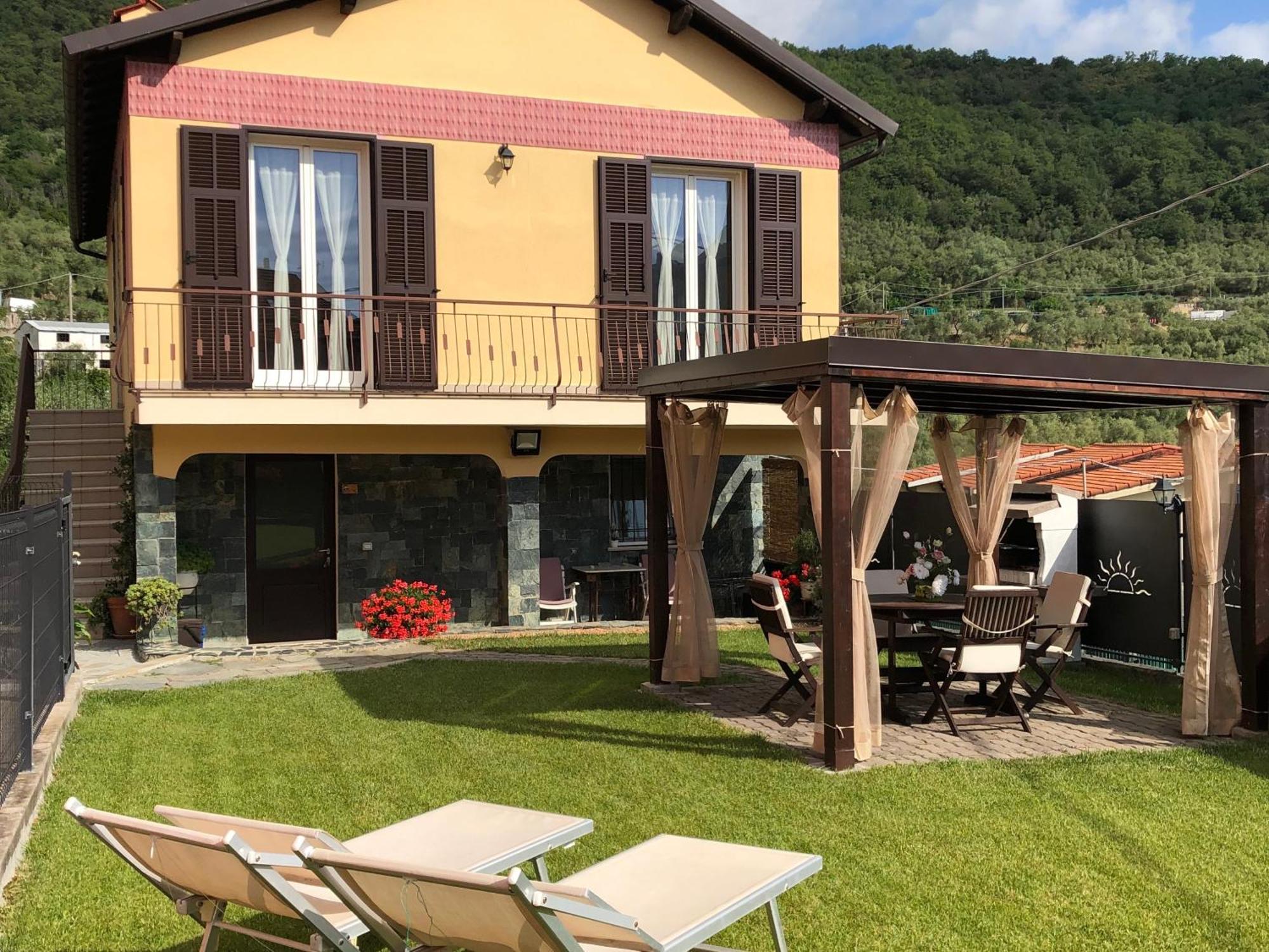 Casa Ginni Con Piscina E Giardino Caravonica 外观 照片