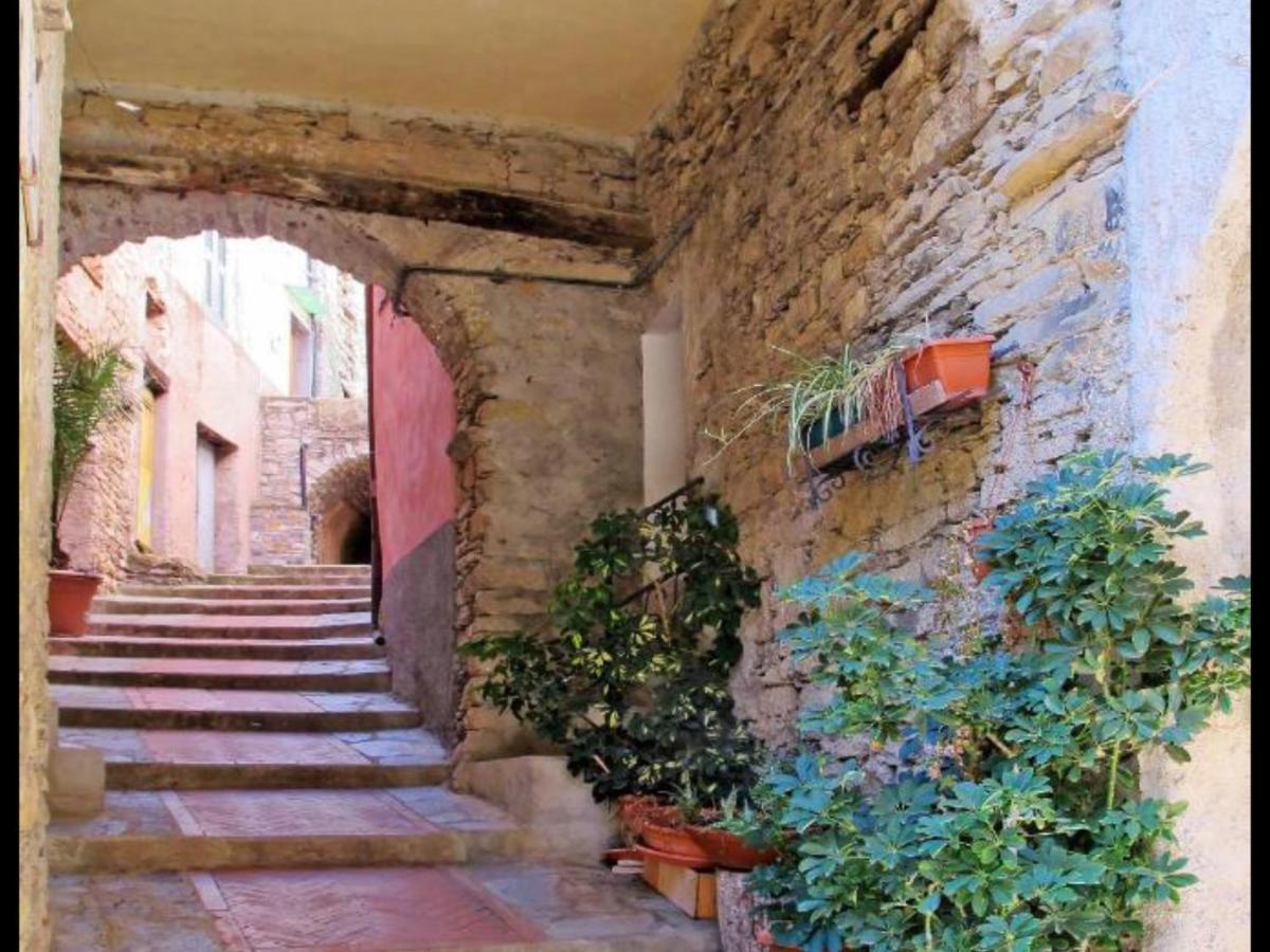 Casa Ginni Con Piscina E Giardino Caravonica 外观 照片