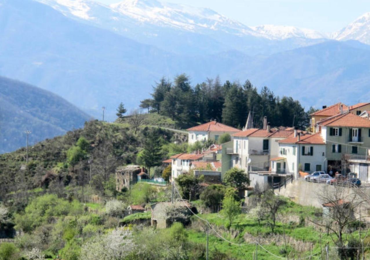 Casa Ginni Con Piscina E Giardino Caravonica 外观 照片